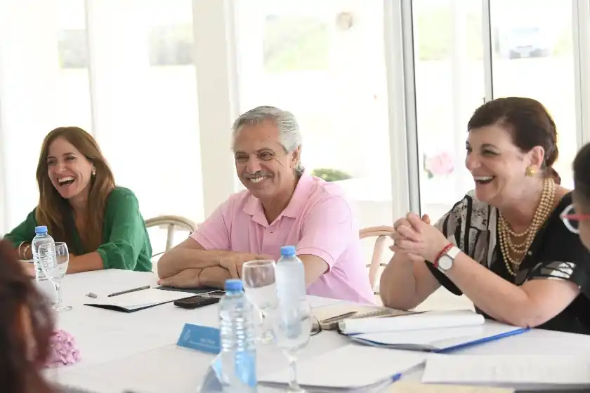 Alberto Fernández realizó una cumbre de funcionarias en Chapadmalal