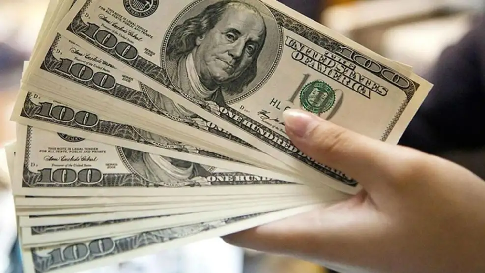 El dólar blue bajó por tercera jornada consecutiva y cerró en $1315