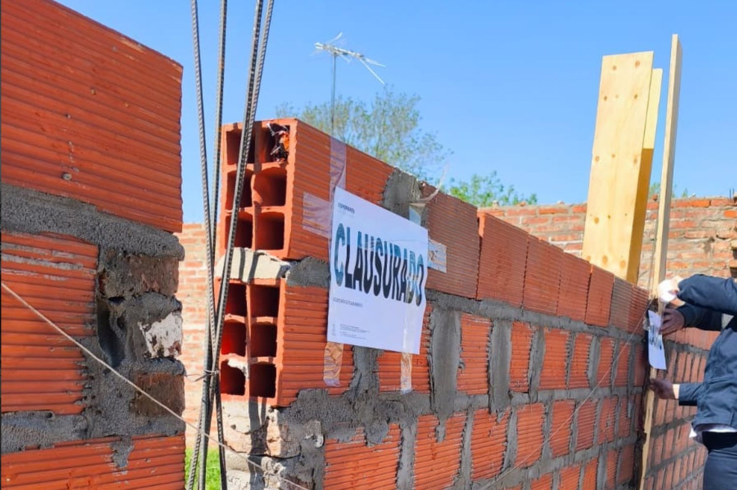 Insólito: un grupo narco estaba reconstruyendo un búnker que había sido demolido por el gobierno