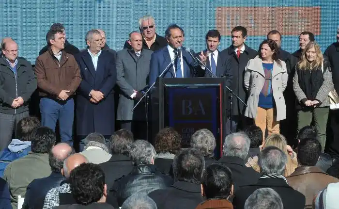 Scioli entregó $120 millones en materiales eléctricos a 200 cooperativas