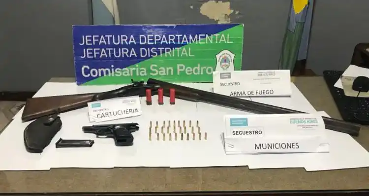 Disparó al aire para evitar una entradera, el ladrón huyó y él quedó imputado por tenencia ilegal de armas