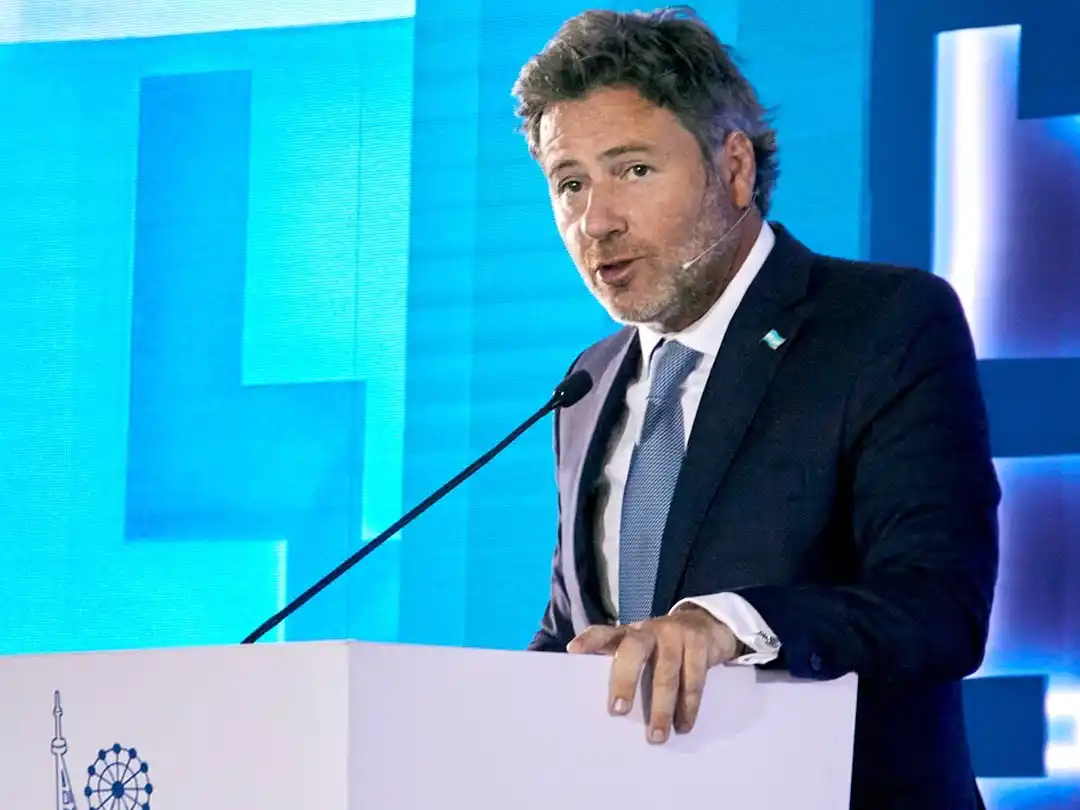 La dimisión implica dejar formalmente su lugar en la justicia porteña, donde se encontraba en uso de licencia desde marzo al asumir funciones dentro del Gabinete nacional.