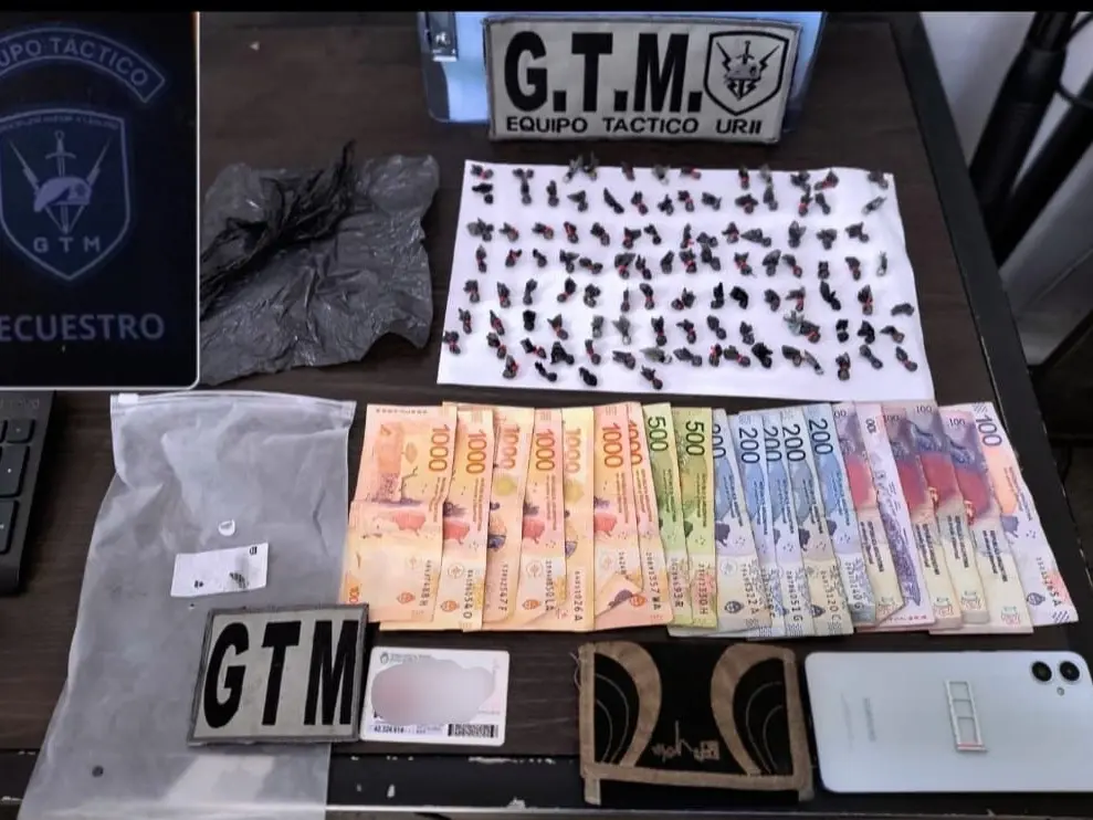 Detuvieron a un joven con más de cien envoltorios con cocaína en la zona oeste.