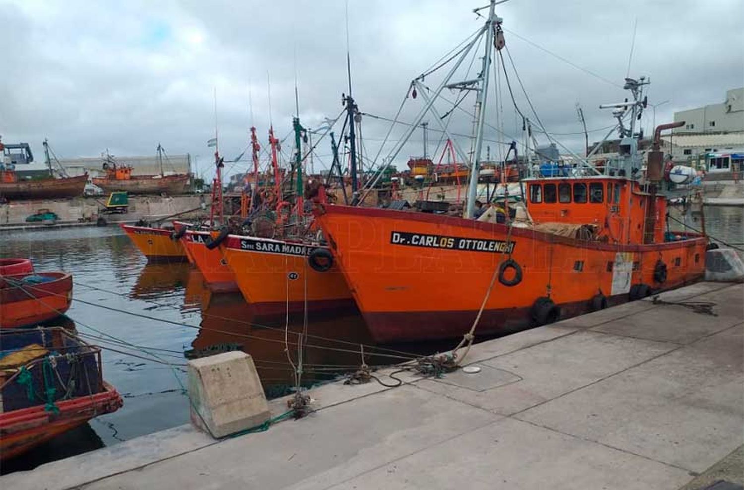 Volvió la actividad al puerto con la salida gradual de embarcaciones