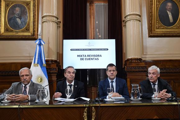 El Congreso instó a la AGN a que haya auditorías en tres carreras de la UBA