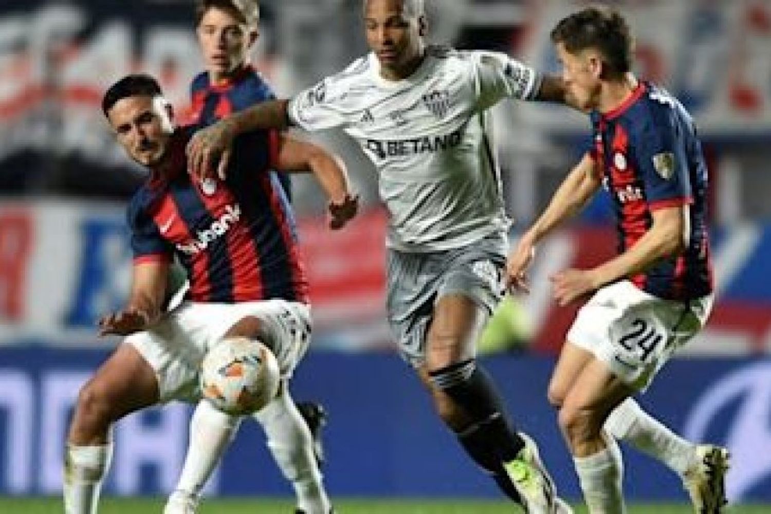 San Lorenzo empató ante Atlético Mineiro como local en la ida de los octavos de final