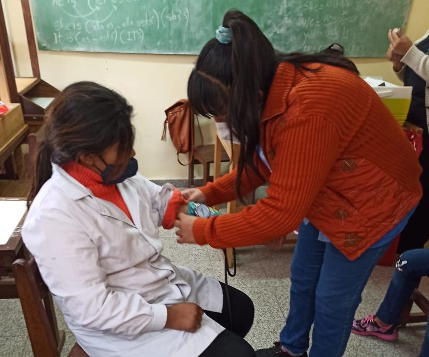 Operativo de Libreta de Salud Escolar en colonia aborigen