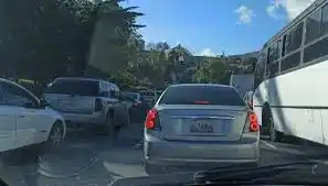 ¿EJERCICIOS MILITARES? Soldados y colectivos de Maduro toman la Caracas- La Guaira