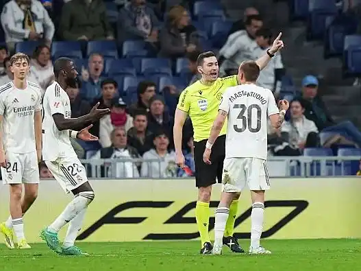 Derrota de Real Madrid y expulsión de Mastantuono