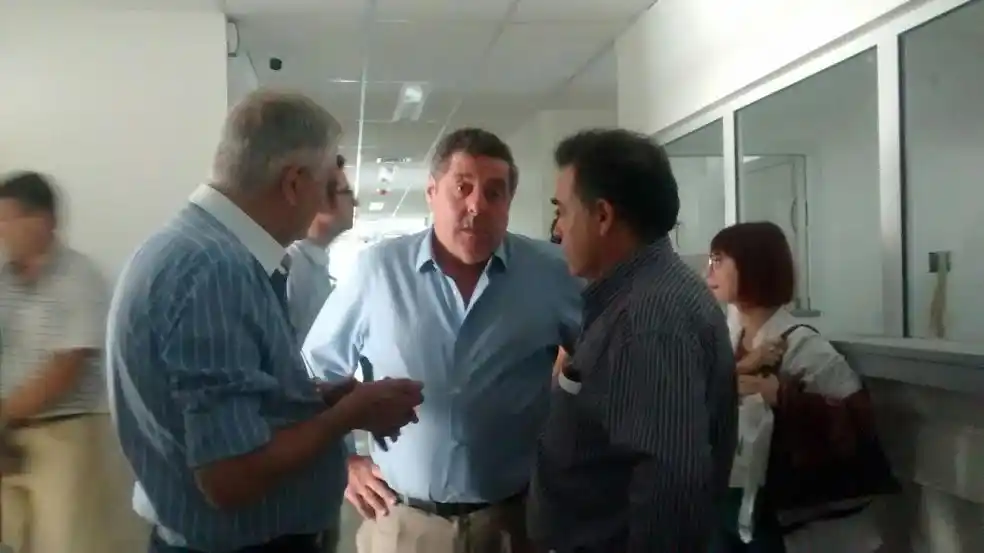 Funcionarios nacionales inspeccionan obras del hospital 