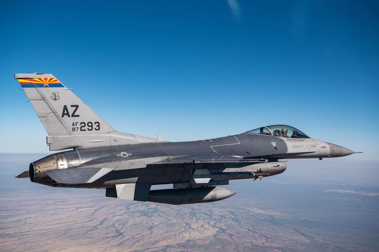 EE.UU. entrenará pilotos y personal de tierra ucranianos en el F-16 desde Octubre