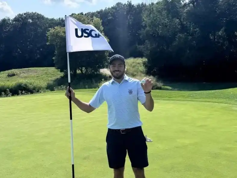 Un gualeguaychuense metió un increíble hoyo en uno en un torneo de golf y quedó en la historia