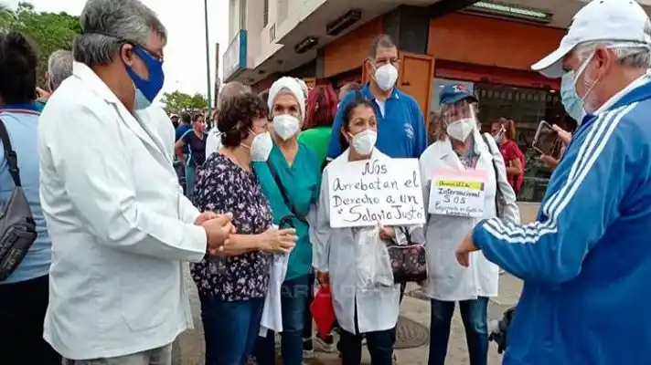 Con SUELDOS MISERABLES: el régimen condena a muerte a maestros y trabajadores de la salud