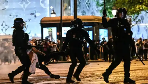 Los festejos por el título del PSG dejaron dos muertos y cientos de heridos y detenidos en Francia