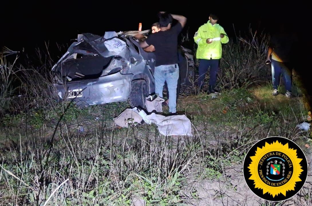 Victoria: un auto volcó en el viaducto Rosario–Victoria, pero sus ocupantes resultaron con lesiones leves