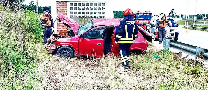 Joven murió tras despistar su auto en la Ruta 130 e impactar contra una garita
