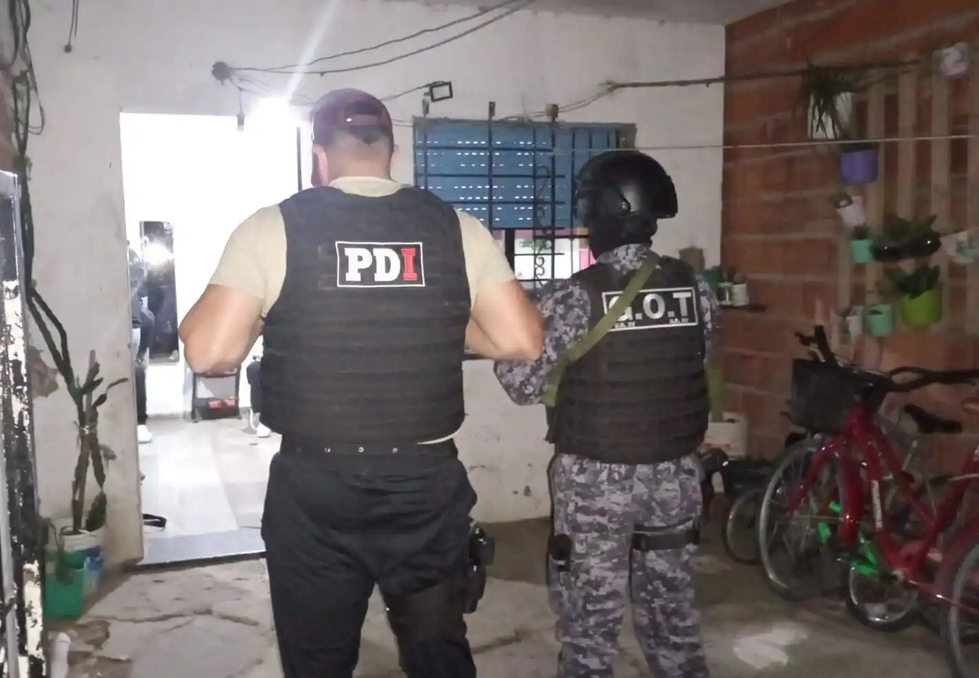 14 allanamientos con detenidos por una causa de amenazas y extorsiones en Rosario