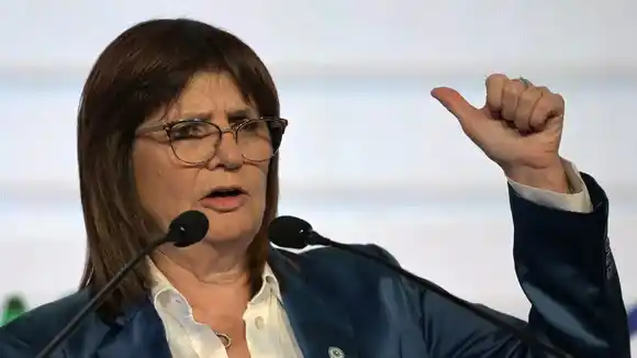 Bullrich apuntó a Otermín por la agresión a Milei en Lomas: "El Presidente corrió la cabeza, sino le pegaba la piedra"