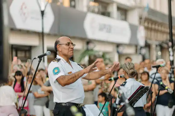 La banda de Música de la Policía brindó un espectáculo en Paraná