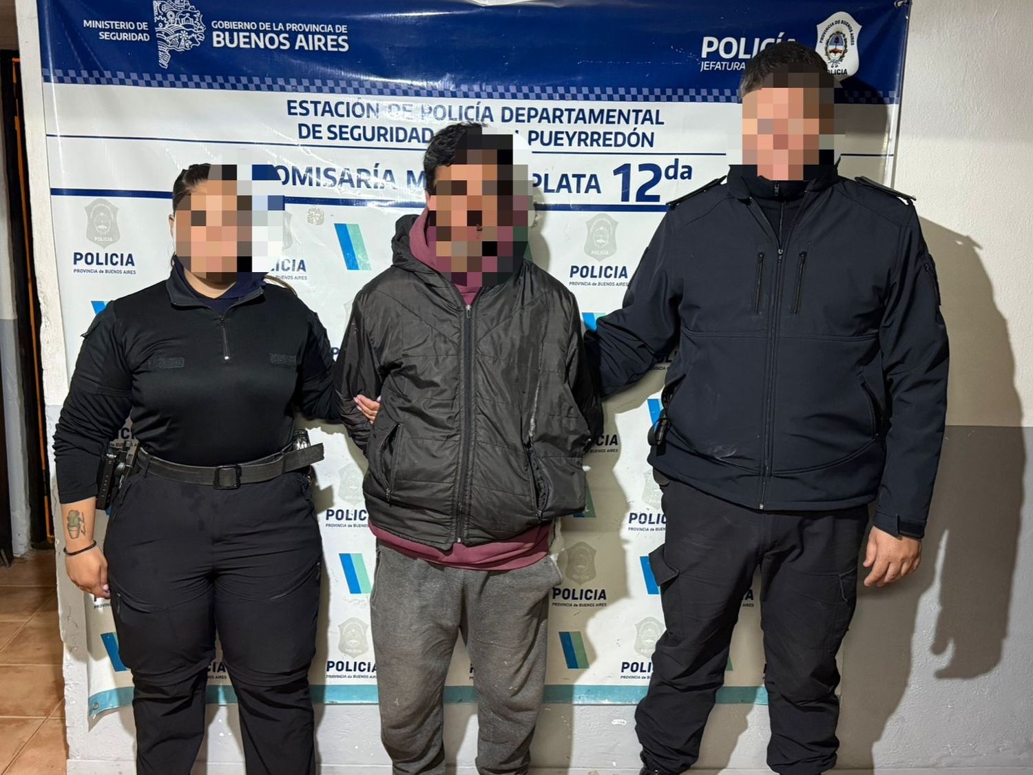 La víctima tenía un corte profundo en el cuero cabelludo y lesiones visibles.