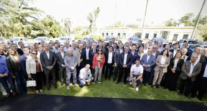 Kicillof junto a intendentes de todas las fuerzas.