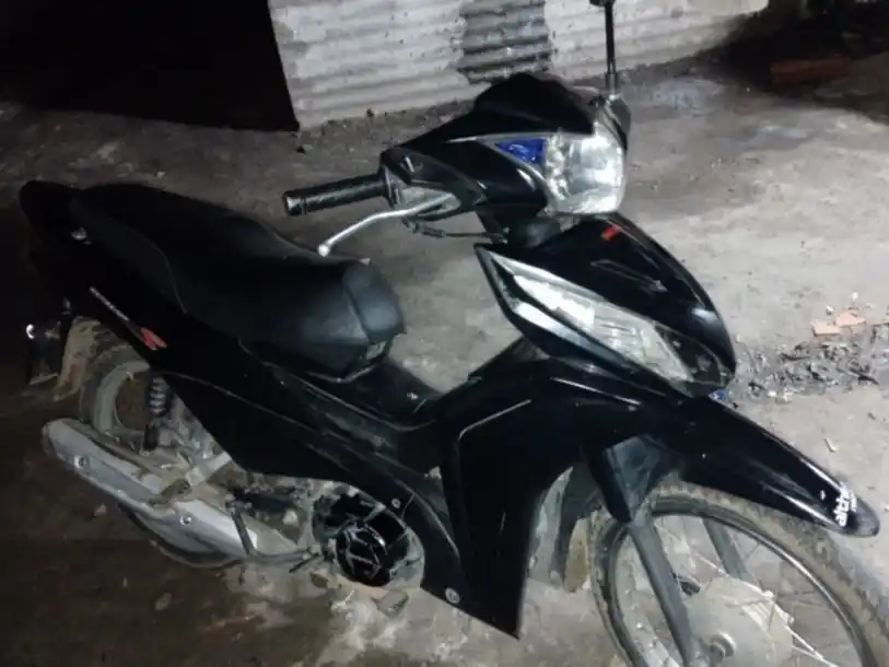 Allanaron una vivienda y secuestraron una moto presuntamente usada en un robo
