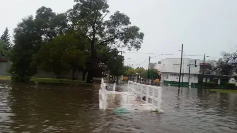 Varias familias evacuadas tras temporal en Castelli
