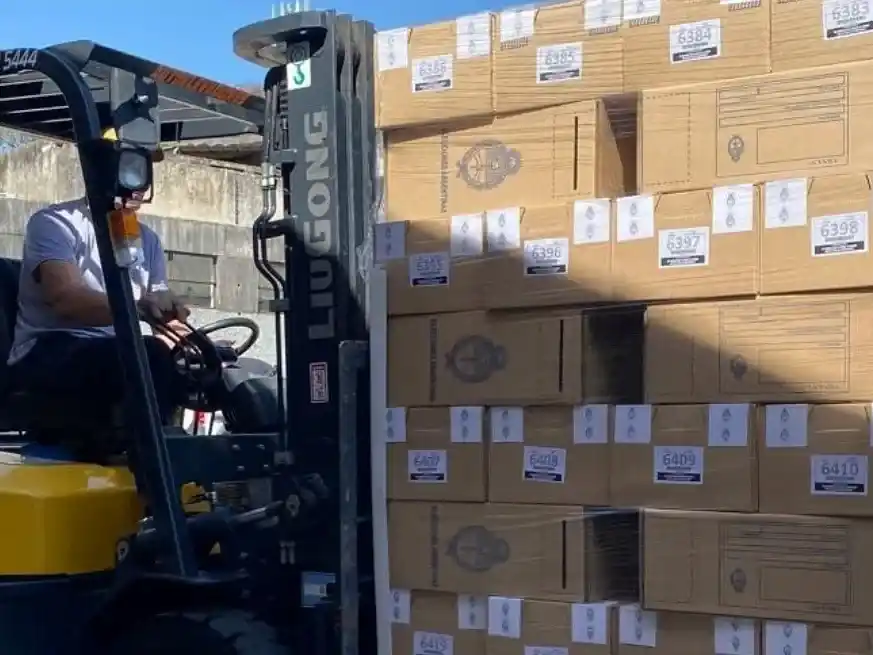 Continúa el envío de urnas a depósitos, para su posterior distribución en los establecimientos. Crédito: CNE