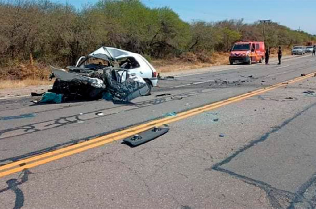 El Renault Clío, conducido por una mujer y con tres niños como acompañantes