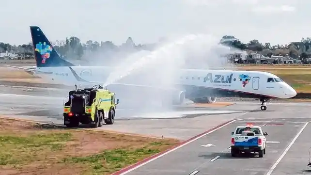 Rosario estrenó ayer tres vuelos semanales a Porto Alegre