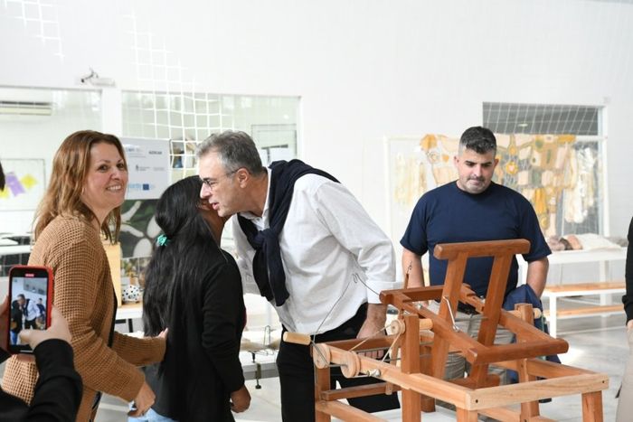 Luis Castellano estuvo en el Dispositivo de Abordaje Territorial (DIAT)  junto a quienes forman parte del proyecto “Mujeres de seda” y a las y los alumnos del Centro Municipal de Capacitación en Oficios,