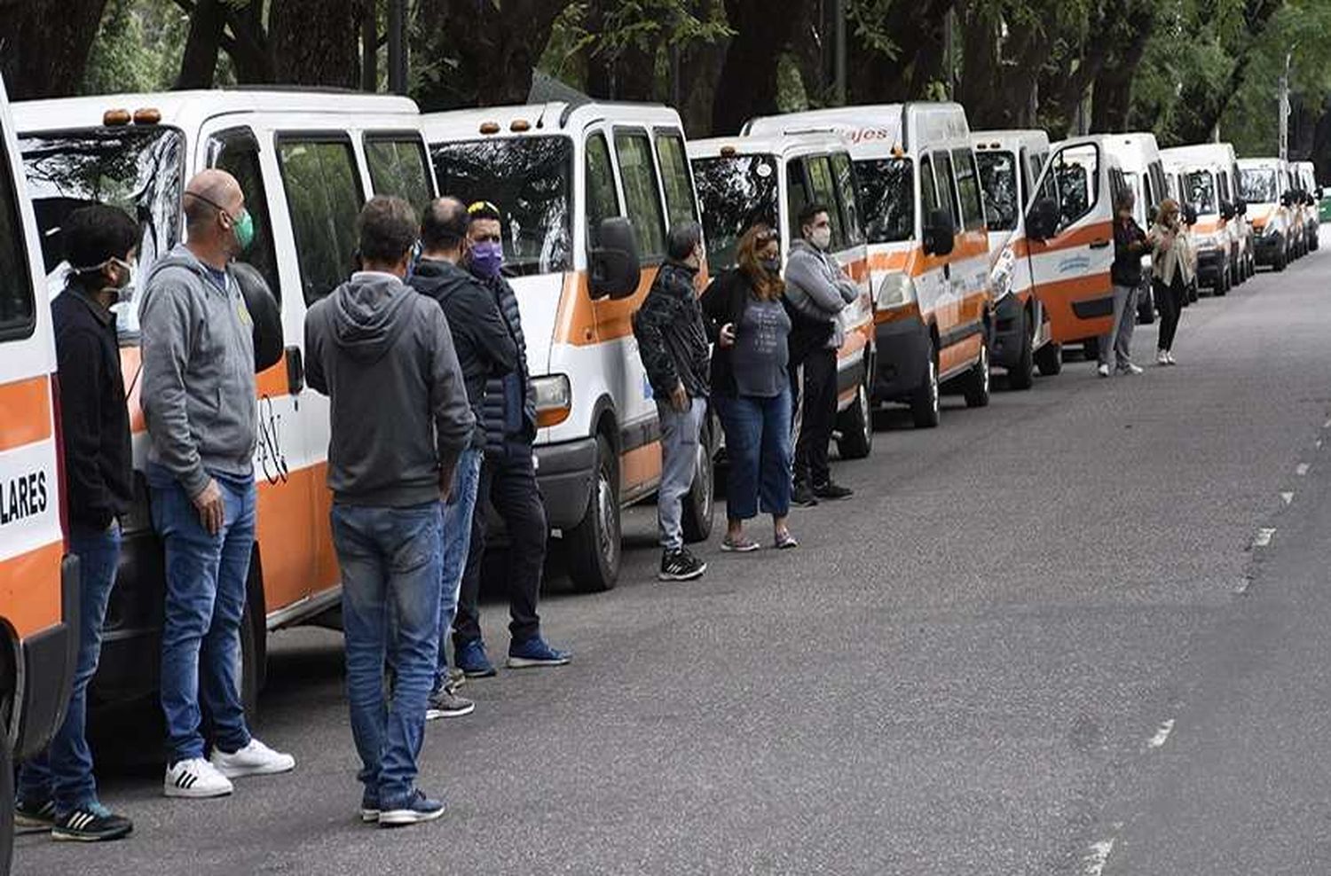 Desesperado reclamo: transportistas escolares aseguran que no les llegaron los fondos de Nación aprobados