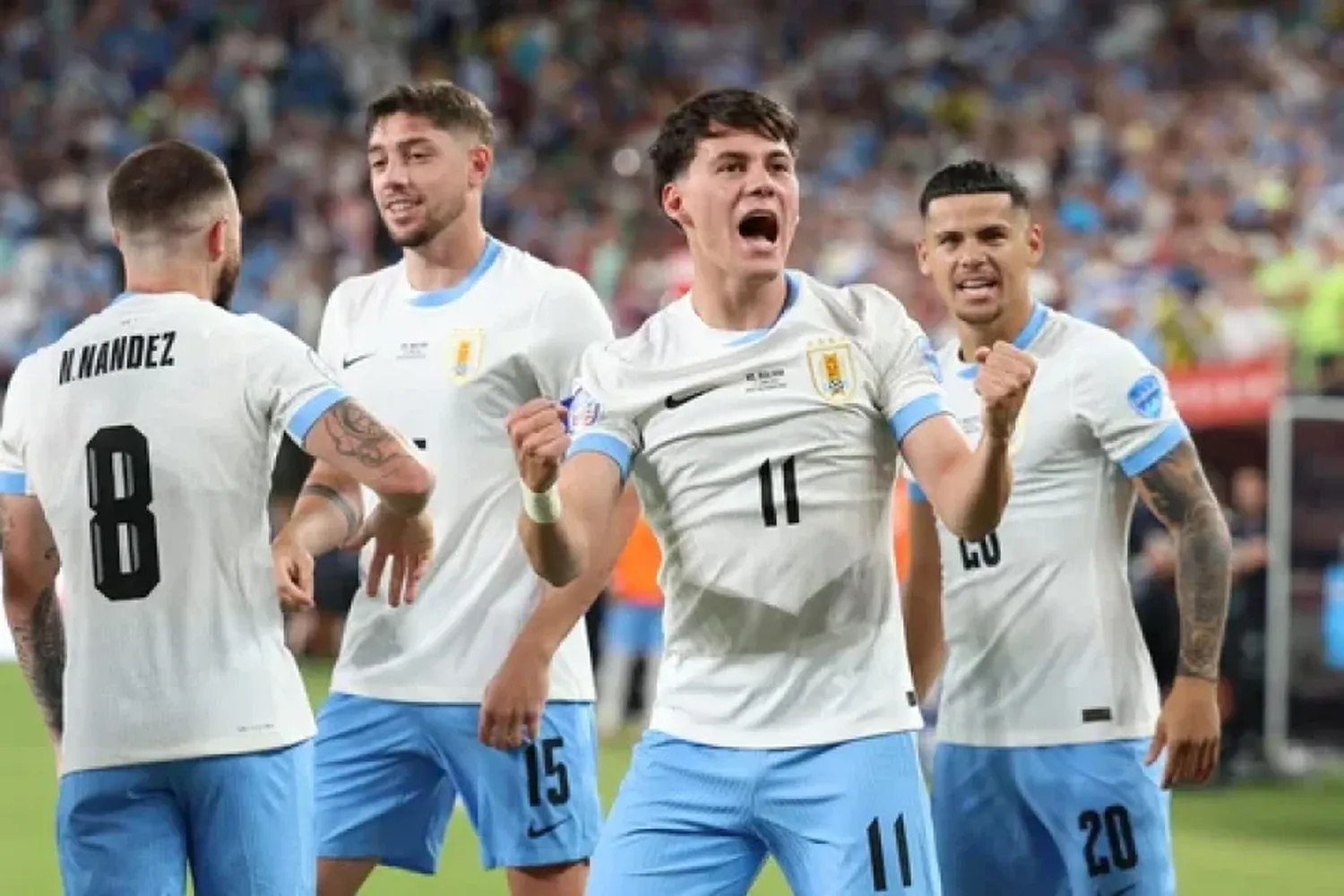 Uruguay gustó, goleó y clasificó