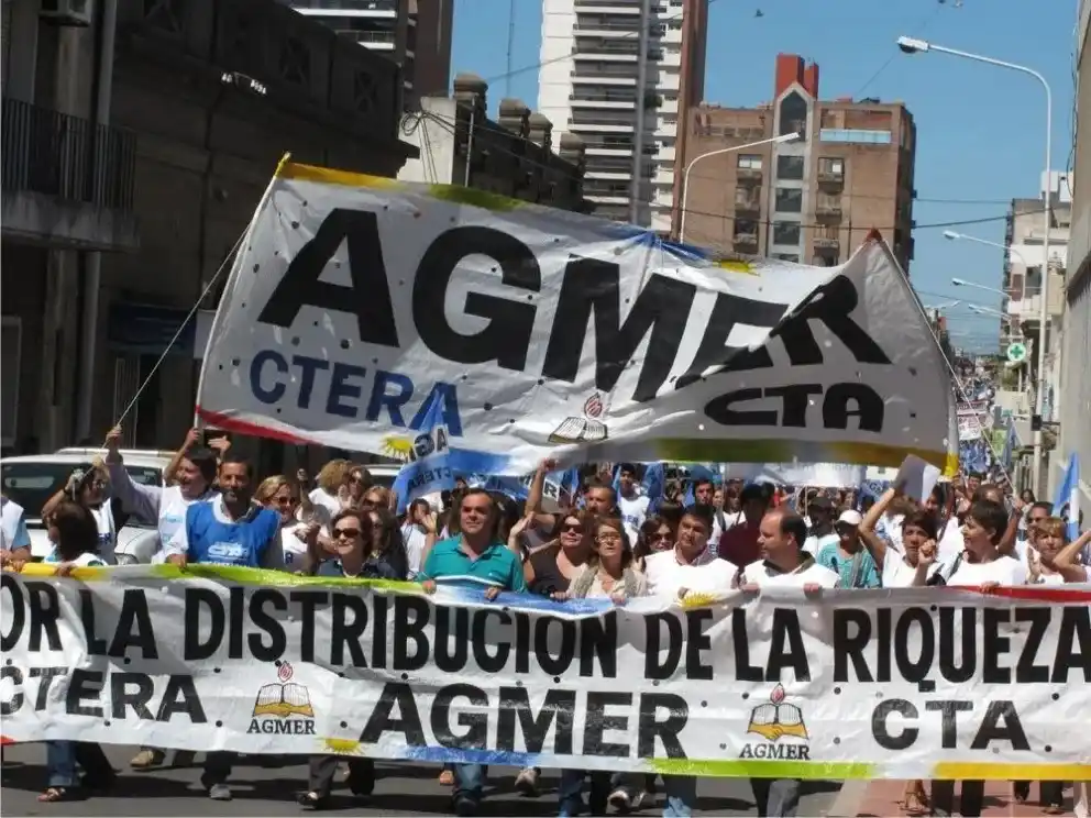 Sindicatos entrerrianos se movilizan frente a la Casa de Gobierno contra la reforma laboral