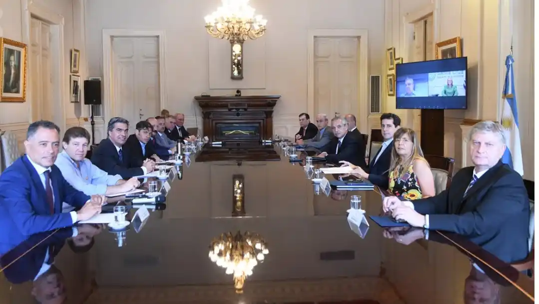 El Presidente logró que gobernadores cercanos firmen el pedido de juicio político a la Corte Suprema