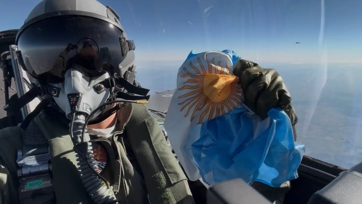 Seis nuevos F-16 vuelan hacia la Argentina en la segunda tanda comprada a Dinamarca