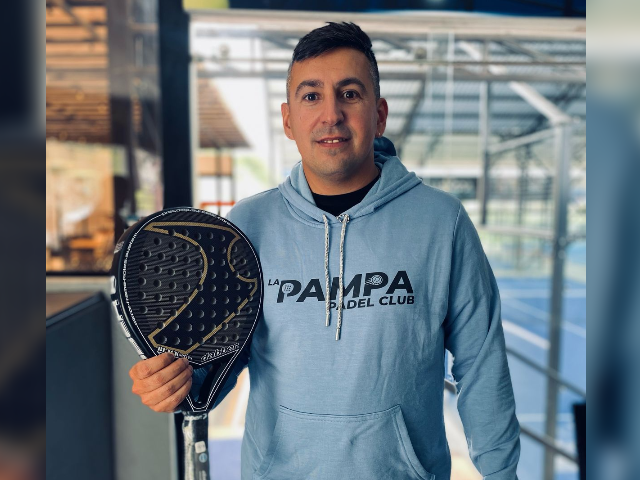 Enzo Novaro fue convocado por La Pampa Pádel Club de Quito para dar clases en Ecuador.
