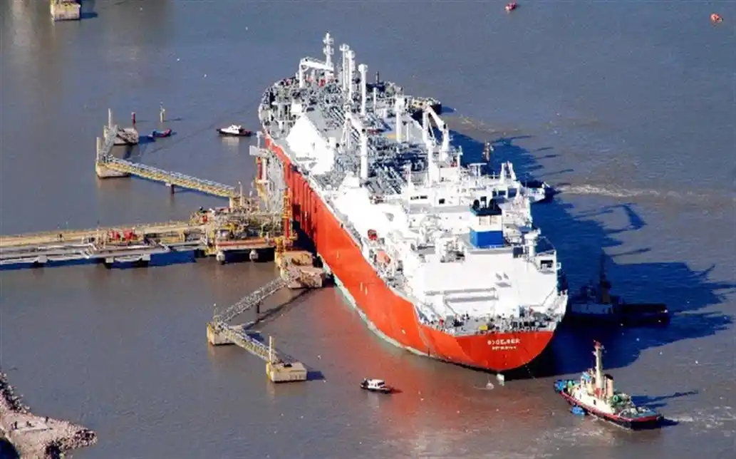 Macri participa en Bahía Blanca de la partida del buque regasificador