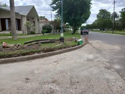 Carmen repara calles y pide evitar tránsito de camiones