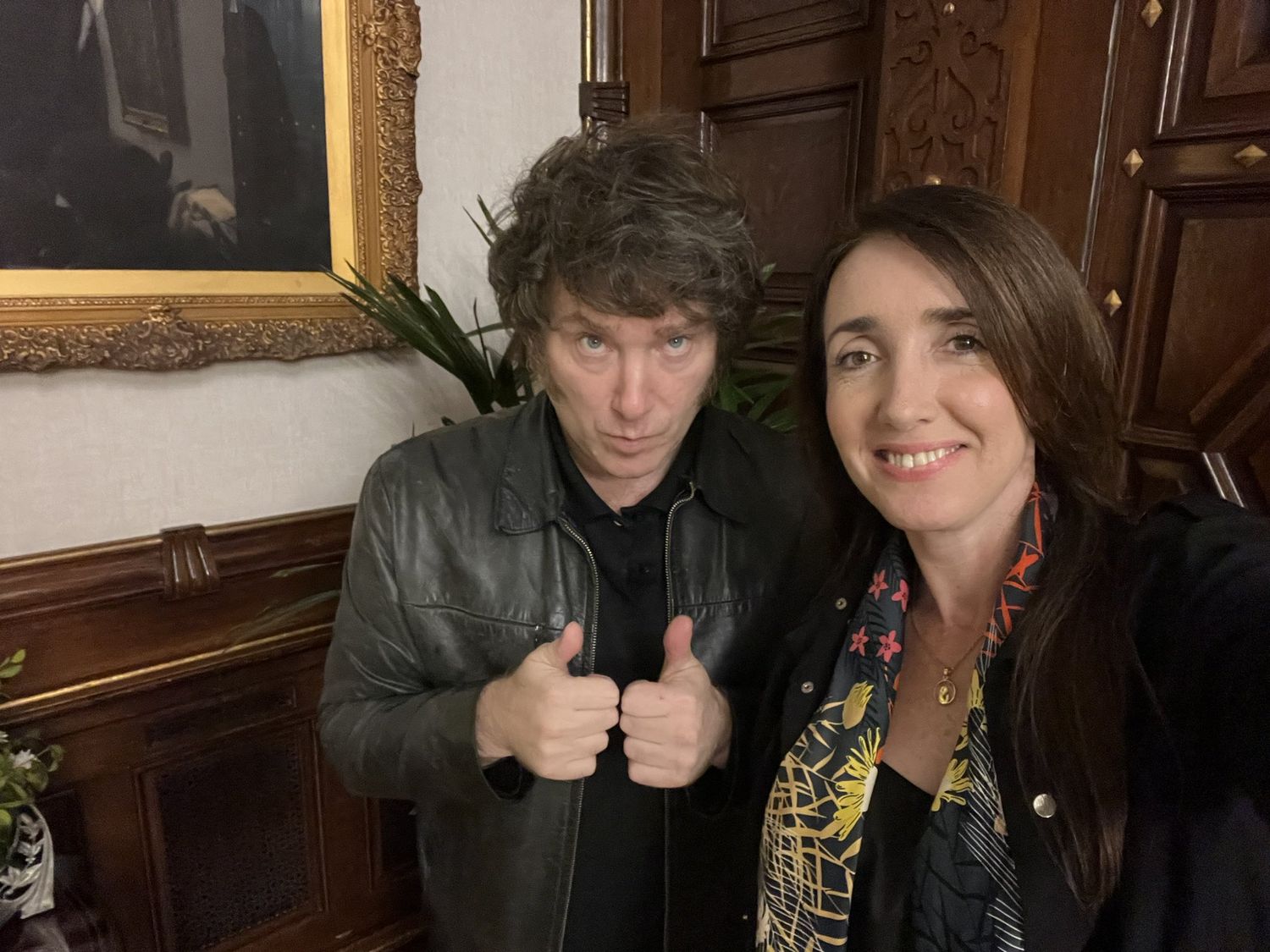 Se publicó en la red social X la foto del presidente y la vicepresidenta en la casa Rosada tras la reunión de gabinete.