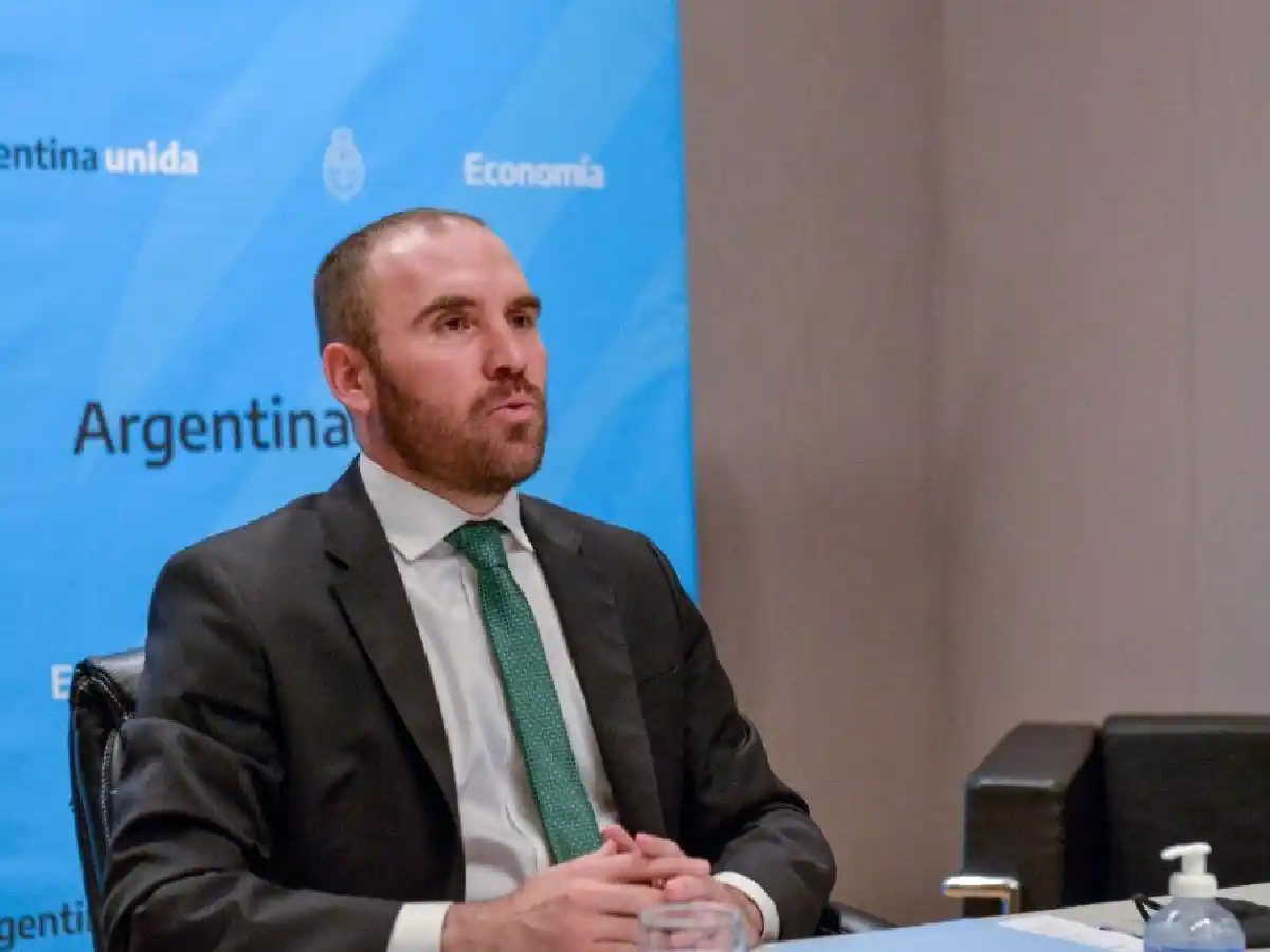 Guzmán podrá colocar este año deuda en dólares que no fue usada en 2020 por 286 millones