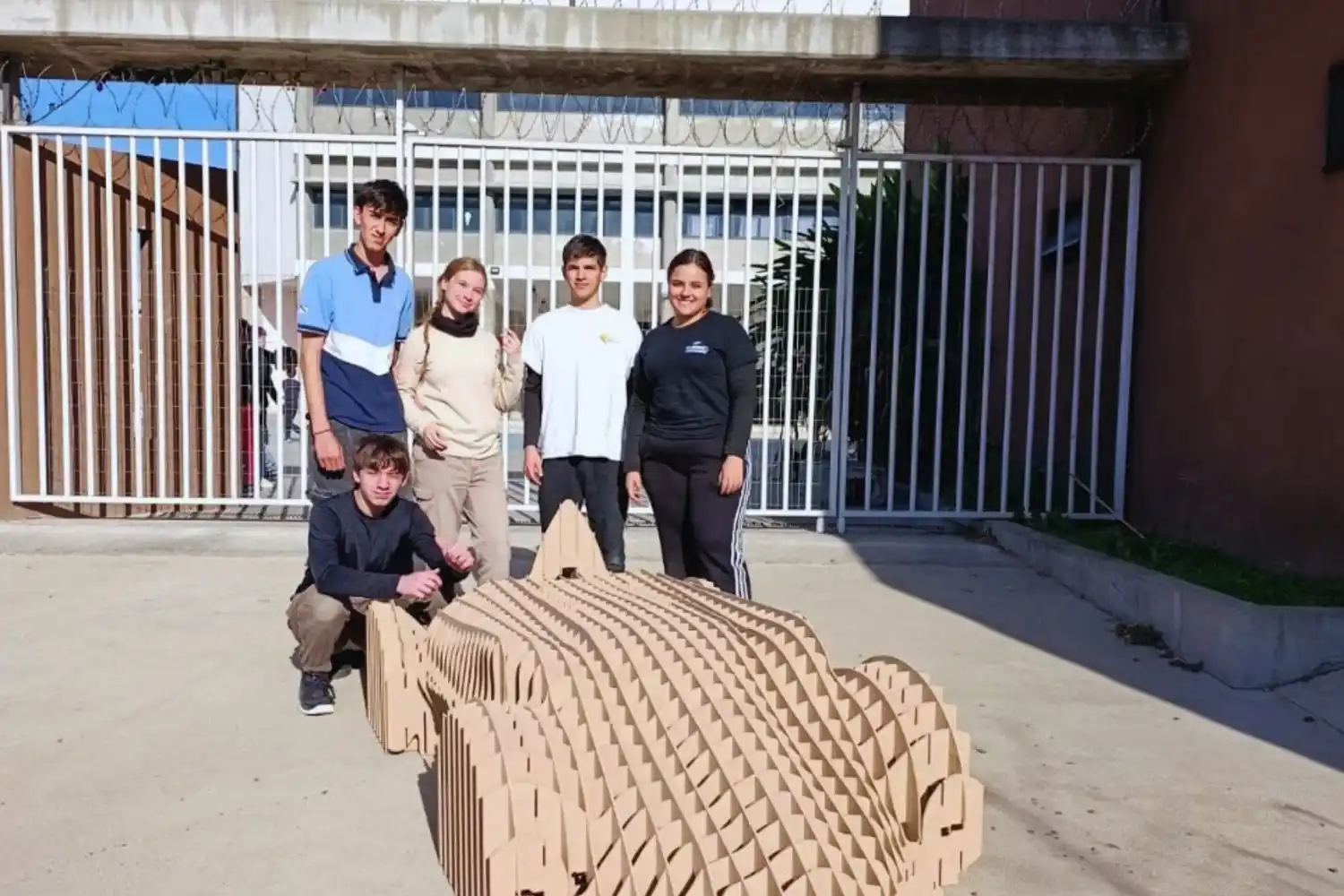 Estudiantes de la EET Nº1 de Paraná preparan su auto eléctrico para el Desafío Eco YPF