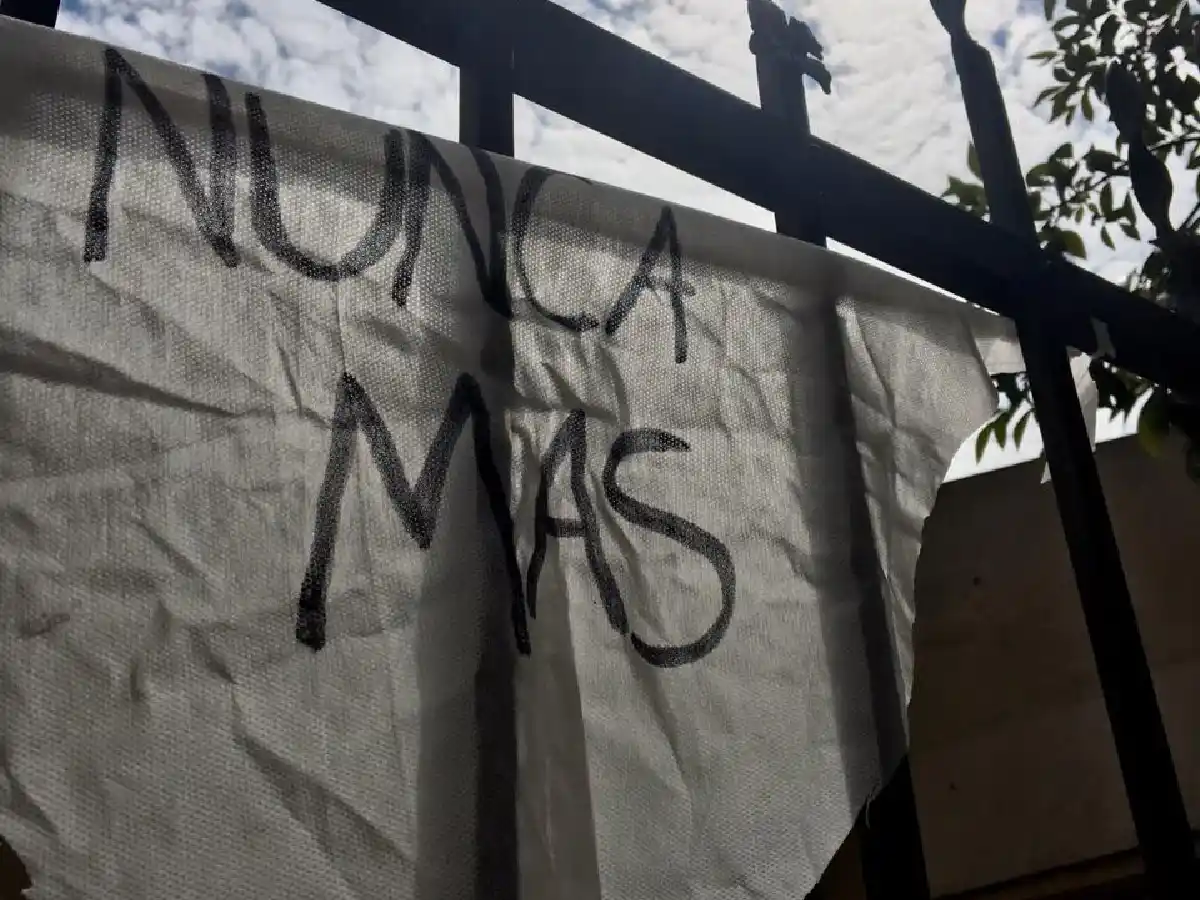 #24M: las casas y las redes sociales se llenaron de pañuelos blancos