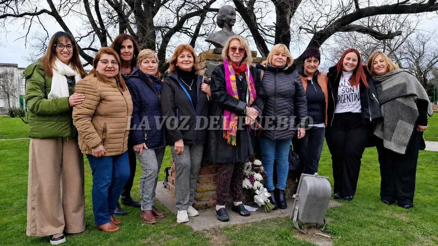 Ofrenda floral a Eva Duarte