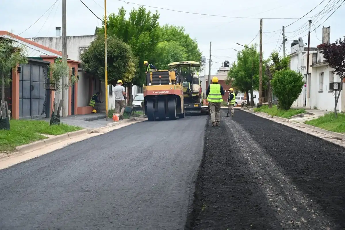 Finalizaron el asfaltado de la calle Avellaneda, entre Gervasio Méndez y Martínez Paiva