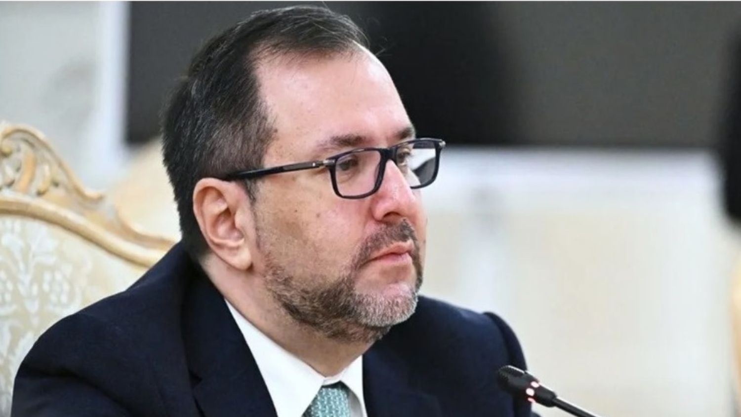 Yván Gil denuncia «irregularidades» cometidas en la embajada de Países Bajos al recibir a Edmundo González