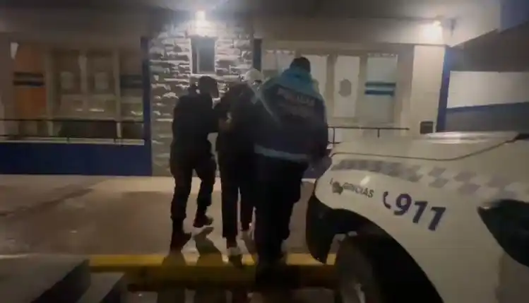 El hecho ocurrió en pleno centro de la ciudad. Personal policial logró capturar al hombre.