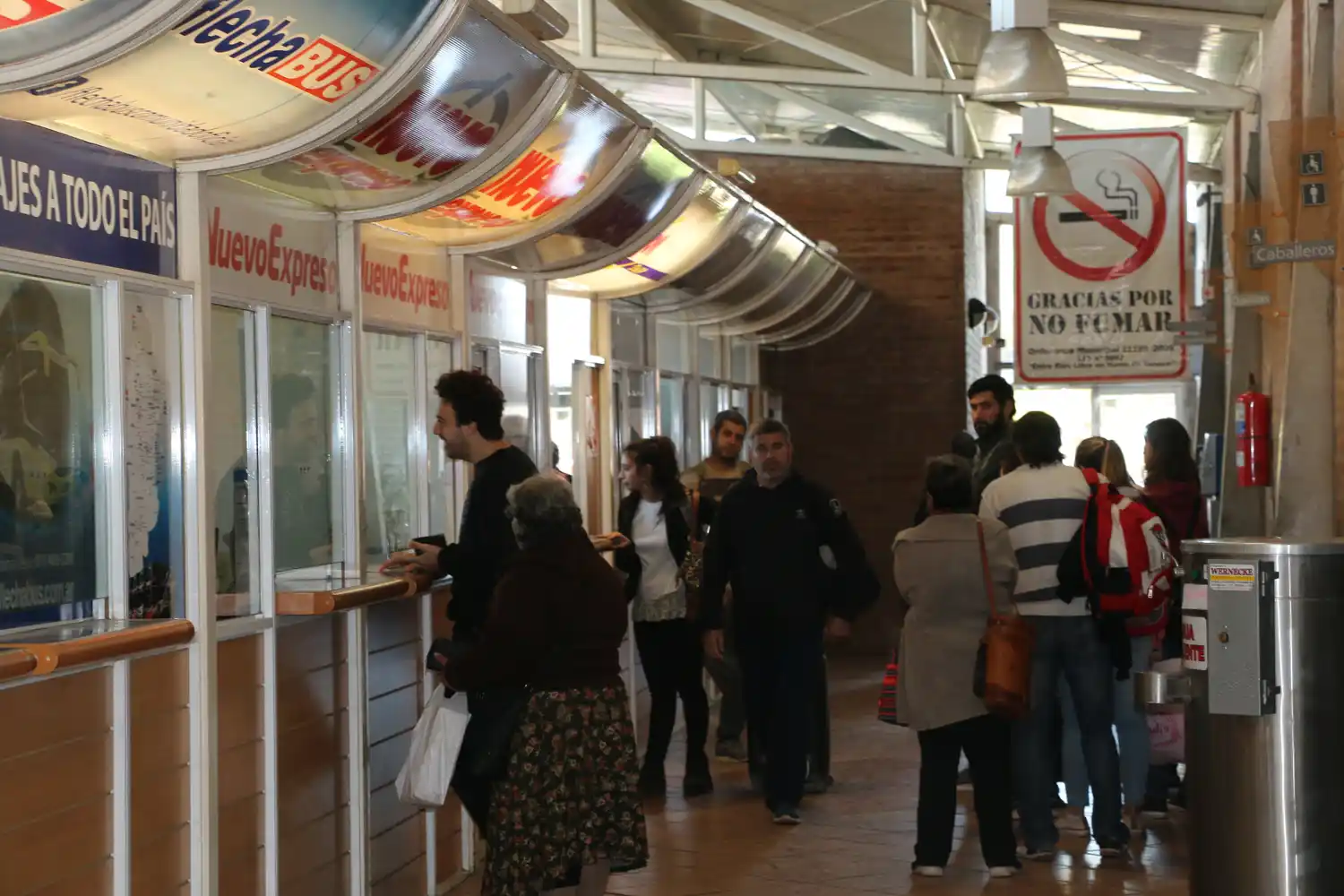 Por una deuda de medio millón de pesos, le cortaron la luz a la Terminal 