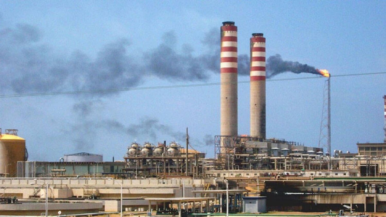 DEMASIADO HABÍA DURADO: Pdvsa cierra 2 refinerías de las 4 abiertas hace unos días