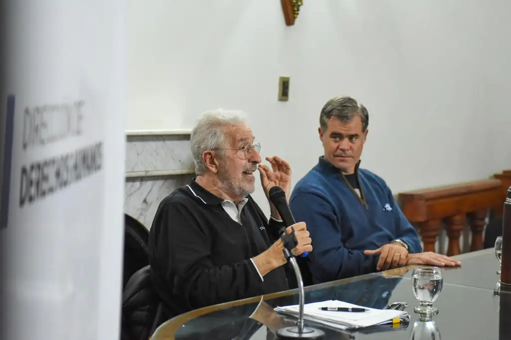 El intendente Martín Piaggio y Atilio Borón expusieron sobre Democracia y Gobiernos